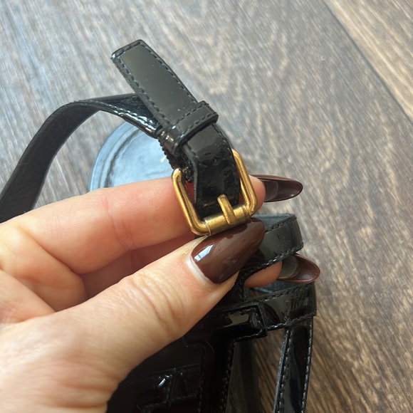 Louis Vuitton Revival Patent Leather LV Logo Sandals Flats 39 9 8.5 - Picture 8 of 10